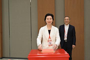 于吉红院士在化学部常委会选举中投票